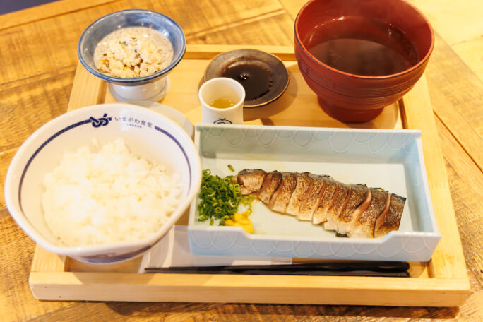 「大トロ炙りさば定食」