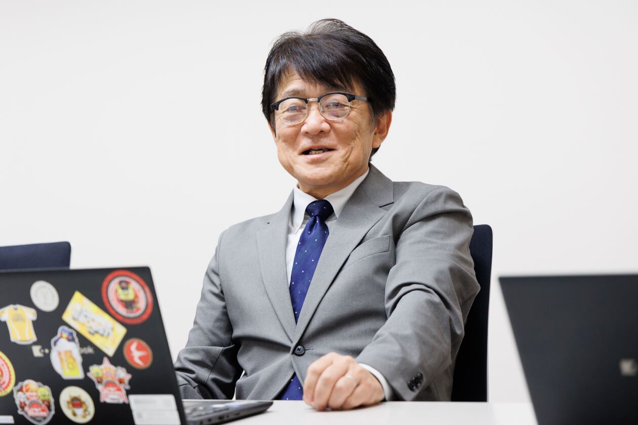 「ビナキッチン」の開発時を語り合っている写真