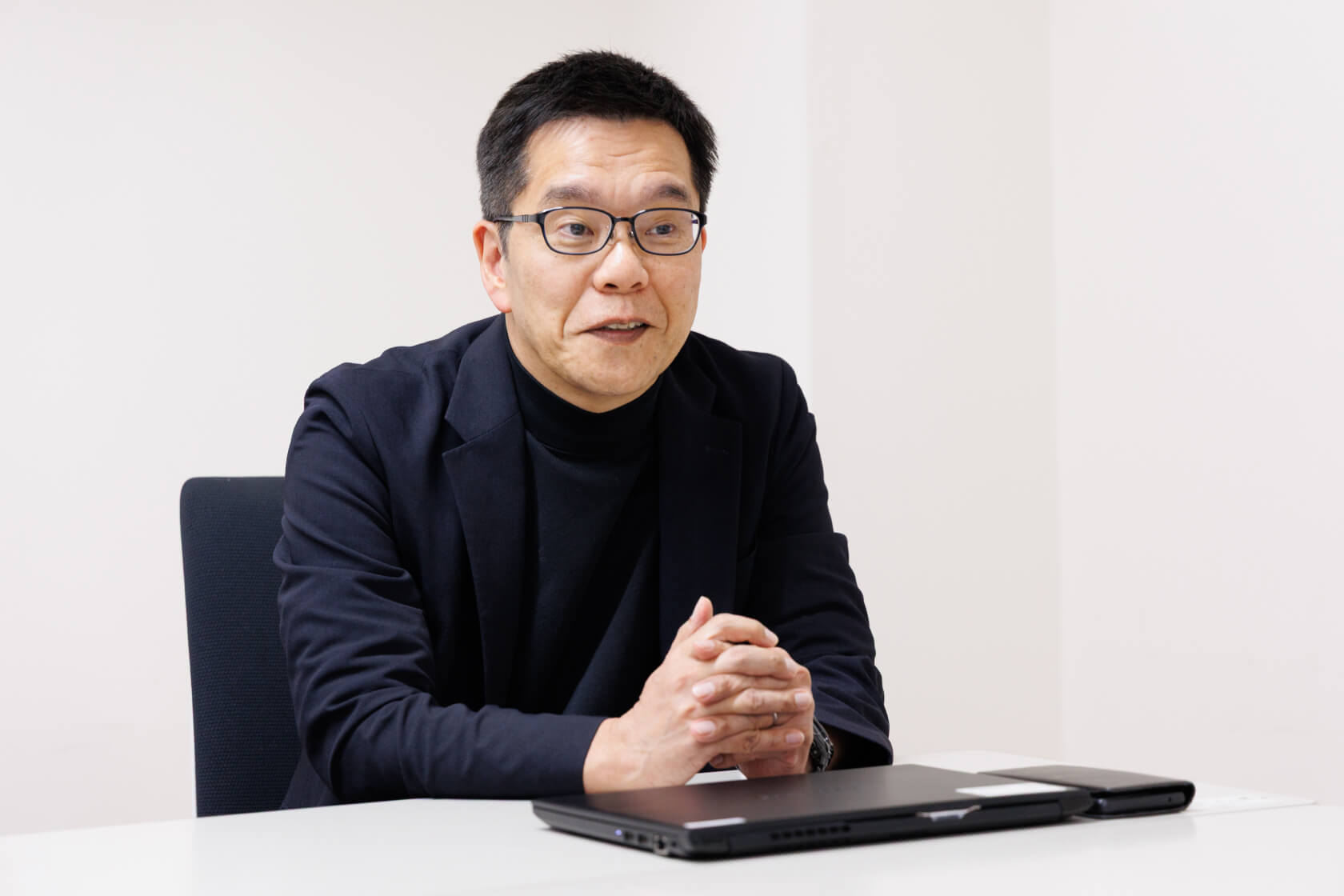 「ビナキッチン」の開発時を語り合っている写真