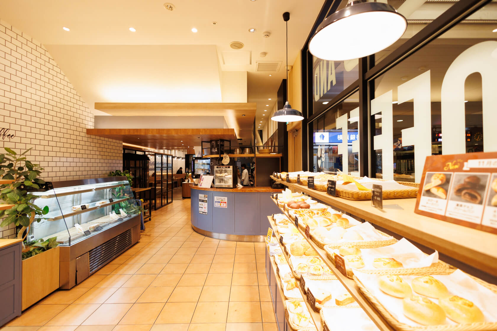 広々とした店内の写真